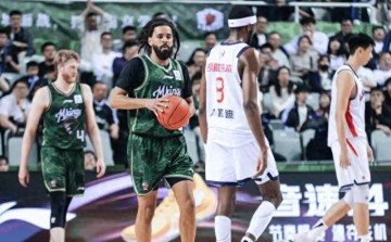 星空体育赛事-挑战不可能！这些NBA球星，曾跨界其他运动，乔丹转战棒球！